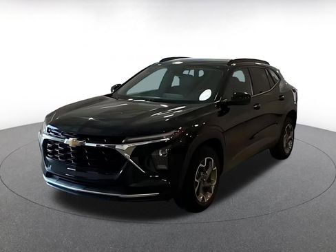 Used 2025 Chevrolet Trax LT FWD image 7