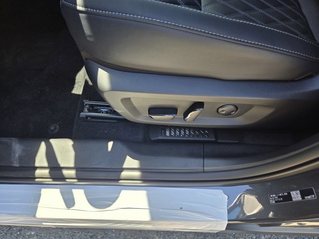 New 2026 Nissan Rogue Platinum AWD/4WD image 12