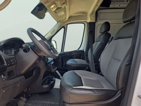 Used 2025 RAM ProMaster 2500 w/ Convenience Group FWD image 12
