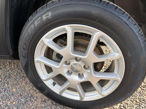 Used 2021 Jeep Renegade Latitude w/ Convenience Group image 31