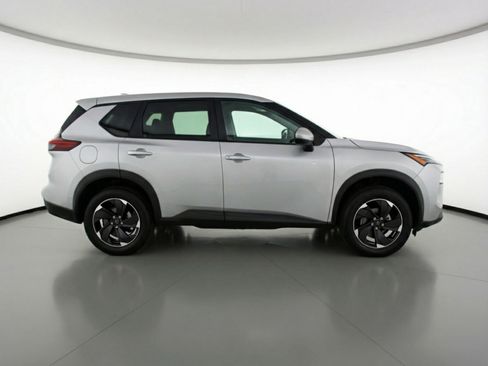 Used 2025 Nissan Rogue SV FWD image 11