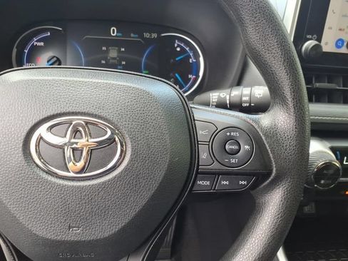 Used 2024 Toyota RAV4 XLE AWD/4WD image 9