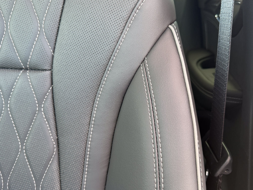 Used 2023 Buick Envision Avenir AWD/4WD image 15