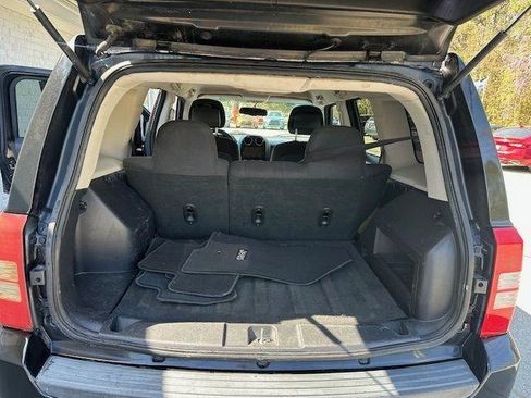 Used 2016 Jeep Patriot Latitude image 13