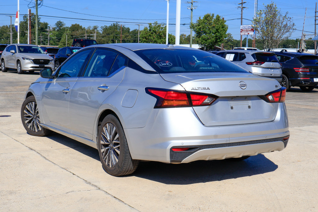 Used 2024 Nissan Altima 2.5 SV FWD image 2