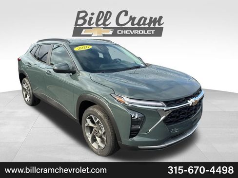 New 2026 Chevrolet Trax LT w/ LT Convenience Package FWD image 1