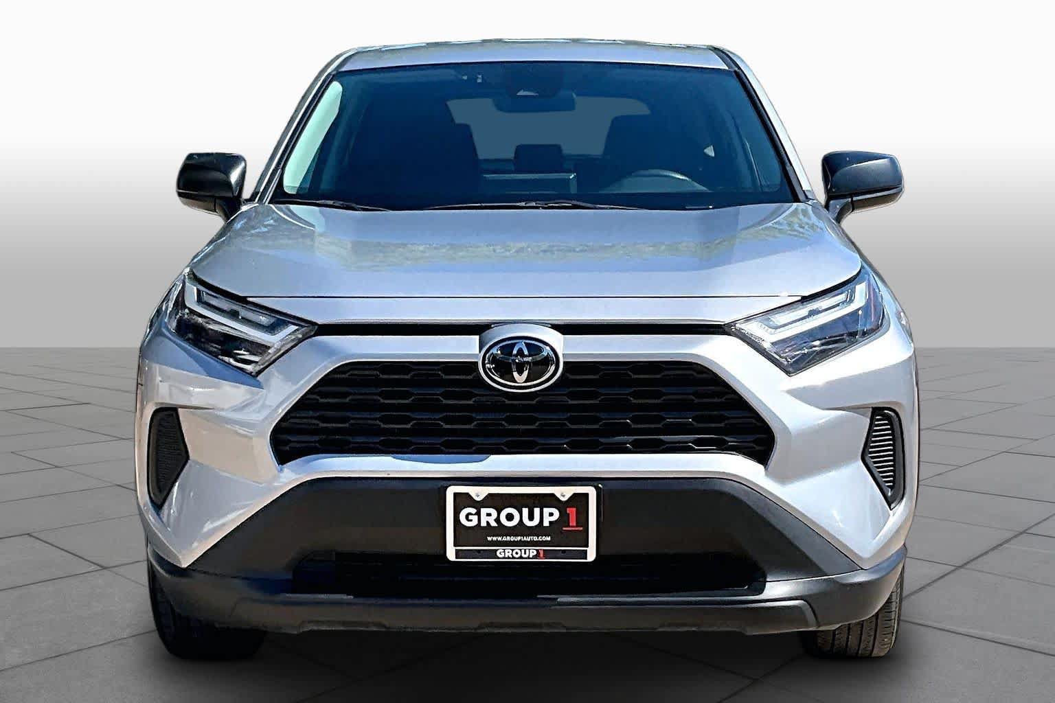 Used 2025 Toyota RAV4 LE AWD/4WD image 4