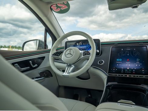 Used 2023 Mercedes-Benz EQE 350+ 4MATIC SUV image 17
