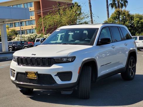 New 2025 Jeep Grand Cherokee Altitude image 7