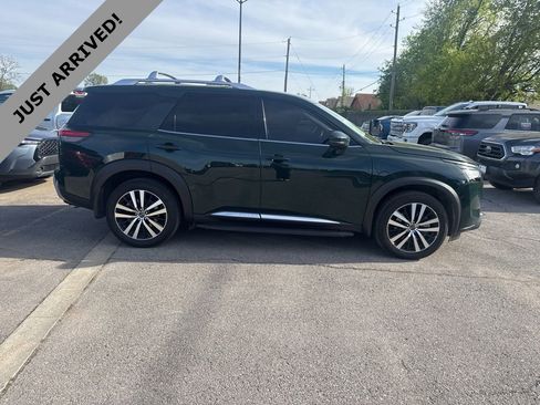 Certified 2023 Nissan Pathfinder Platinum w/ Black Appearance Package image 4