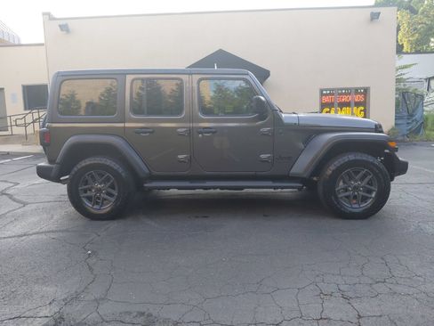 Used 2025 Jeep Wrangler Unlimited Sport AWD/4WD image 33