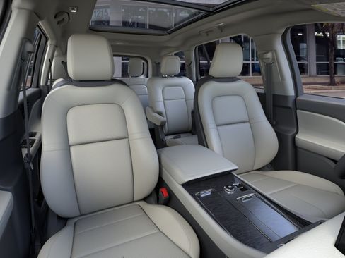 Used 2026 Lincoln Aviator AWD image 10