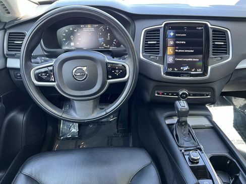 Used 2022 Volvo XC90 T5 Momentum w/ Climate Package AWD/4WD image 17