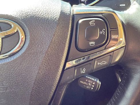 Used 2018 Toyota Avalon Limited image 11