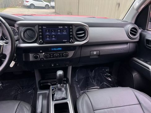 Used 2021 Toyota Tacoma SR5 AWD/4WD image 14