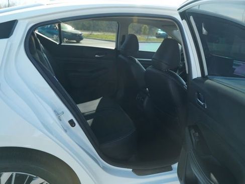 Used 2023 Nissan Altima 2.5 SL AWD/4WD image 23