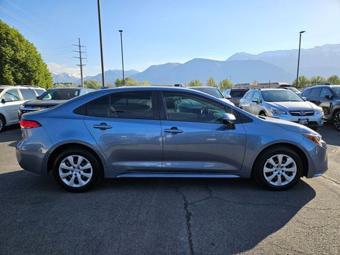 Used 2024 Toyota Corolla LE FWD image 2