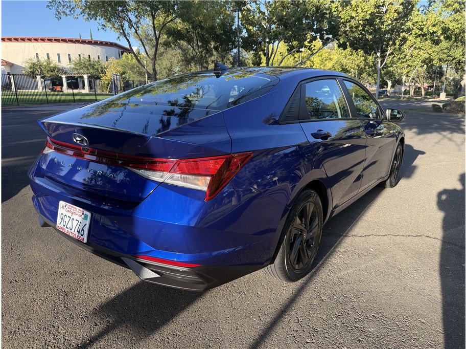 Used 2023 Hyundai Elantra SEL w/ Cargo Package FWD image 5