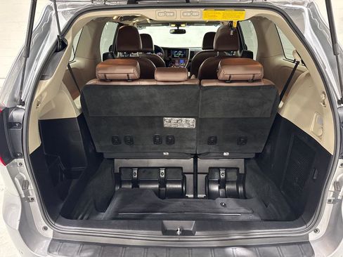 Used 2017 Toyota Sienna Limited FWD image 71