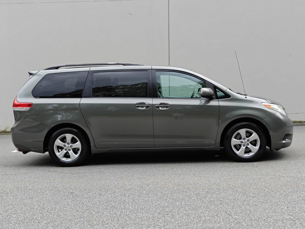 Used 2011 Toyota Sienna LE FWD image 6