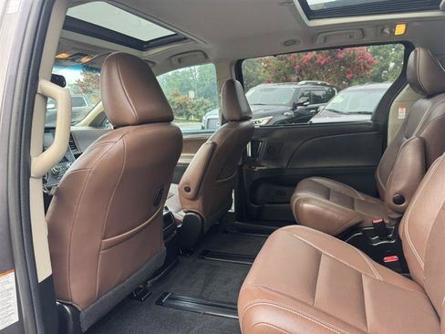 Used 2017 Toyota Sienna Limited AWD/4WD image 25