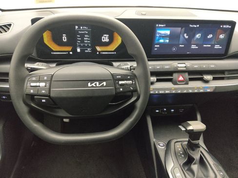 Used 2025 Kia K4 FWD image 22