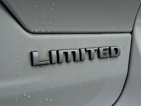 Used 2024 Jeep Grand Cherokee Limited AWD/4WD image 31