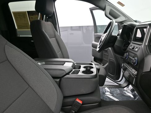 Used 2025 Chevrolet Silverado 2500 Custom w/ Custom Value Package image 18