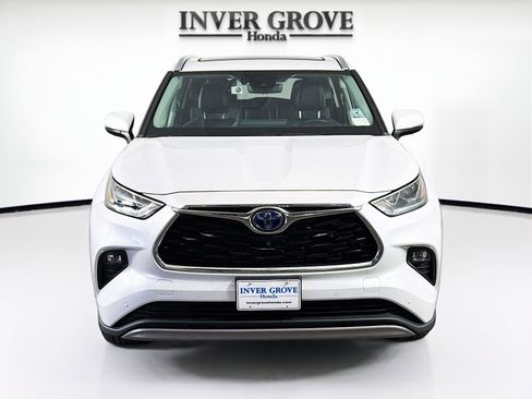 Used 2022 Toyota Highlander Platinum image 2