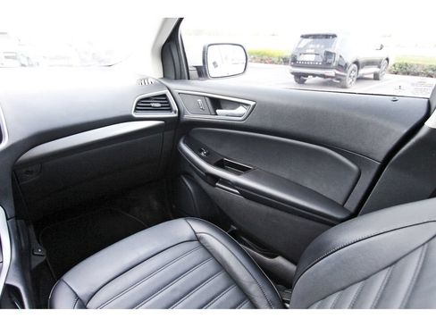 Used 2018 Ford Edge SEL w/ Equipment Group 201A FWD image 11