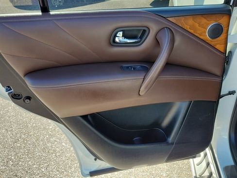 Used 2017 INFINITI QX80 Limited image 9