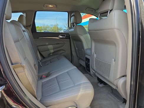 Used 2011 Jeep Grand Cherokee Laredo image 28