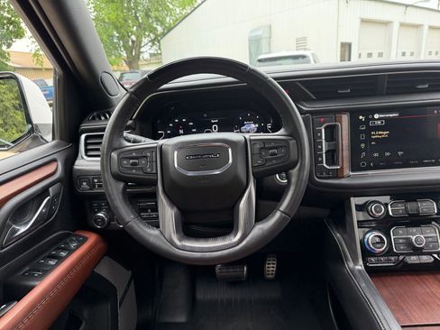 Used 2023 GMC Yukon Denali Ultimate AWD/4WD image 13