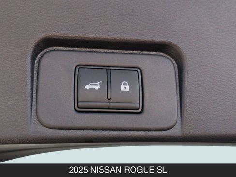 Certified 2025 Nissan Rogue SL image 22