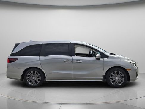 Certified 2025 Honda Odyssey Touring image 3