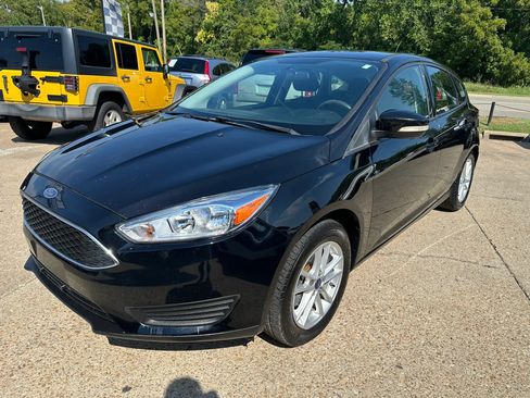 Used 2016 Ford Focus SE FWD image 3