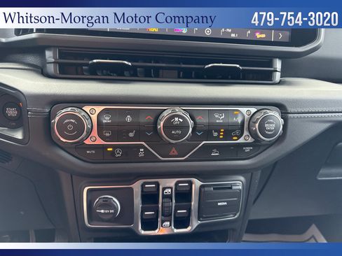 Used 2024 Jeep Gladiator Sport AWD/4WD image 29