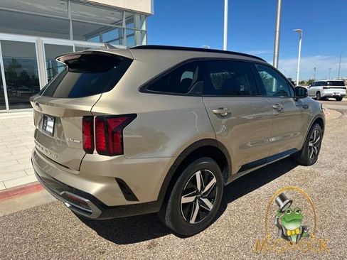 Used 2021 Kia Sorento EX image 4
