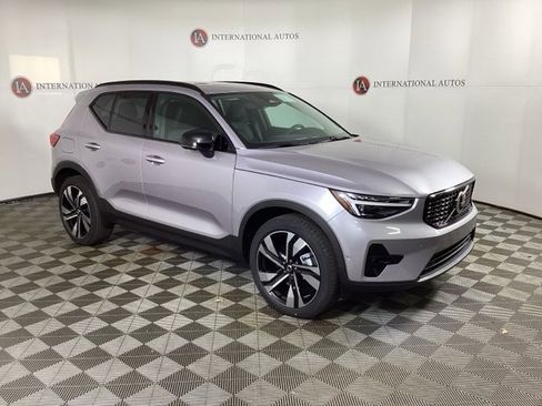 New 2026 Volvo XC40 B5 Ultra w/ Climate Package image 3