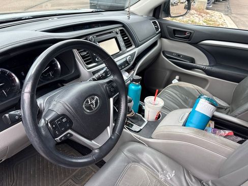 Used 2014 Toyota Highlander Plus AWD/4WD image 12