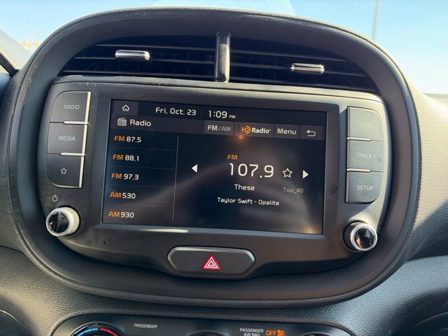Certified 2025 Kia Soul LX w/ LX Technology Package FWD image 15