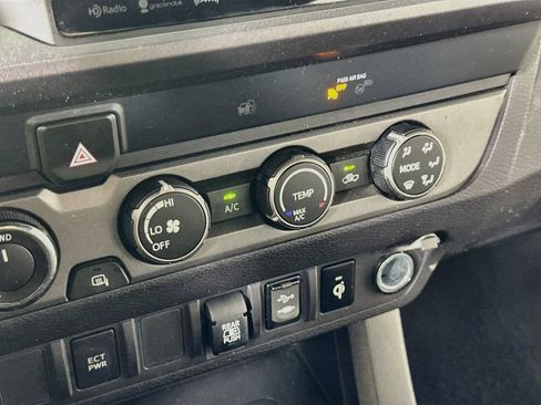 Used 2019 Toyota Tacoma TRD Sport AWD/4WD image 26