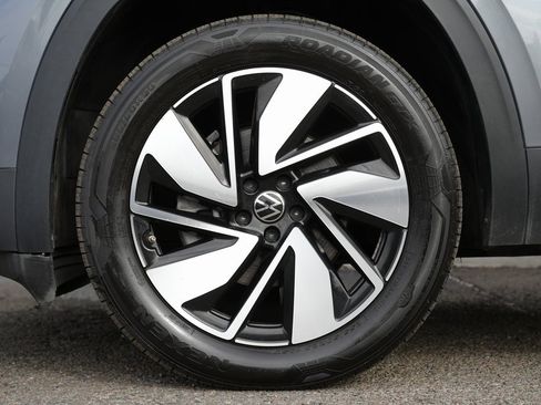 Used 2024 Volkswagen Atlas SE image 15