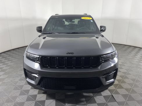 Used 2023 Jeep Grand Cherokee Altitude image 12