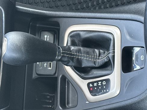 Used 2016 Jeep Cherokee Sport w/ Cold Weather Group FWD image 25