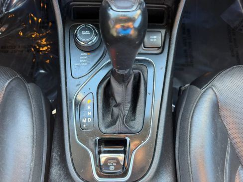Used 2021 Jeep Cherokee Limited AWD/4WD image 14