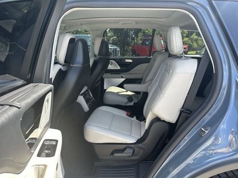 Used 2025 Lincoln Aviator Reserve w/ Luxury Package AWD/4WD image 25