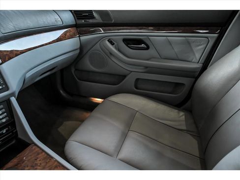 Used 2002 BMW 525i Sedan image 22