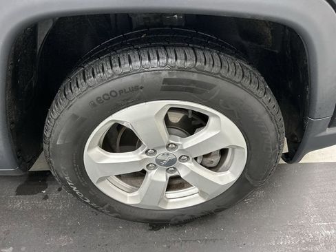 Used 2019 Jeep Compass Latitude w/ Popular Equipment Group AWD/4WD image 8
