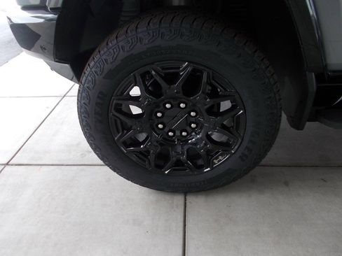 New 2025 GMC Hummer EV 2X image 8